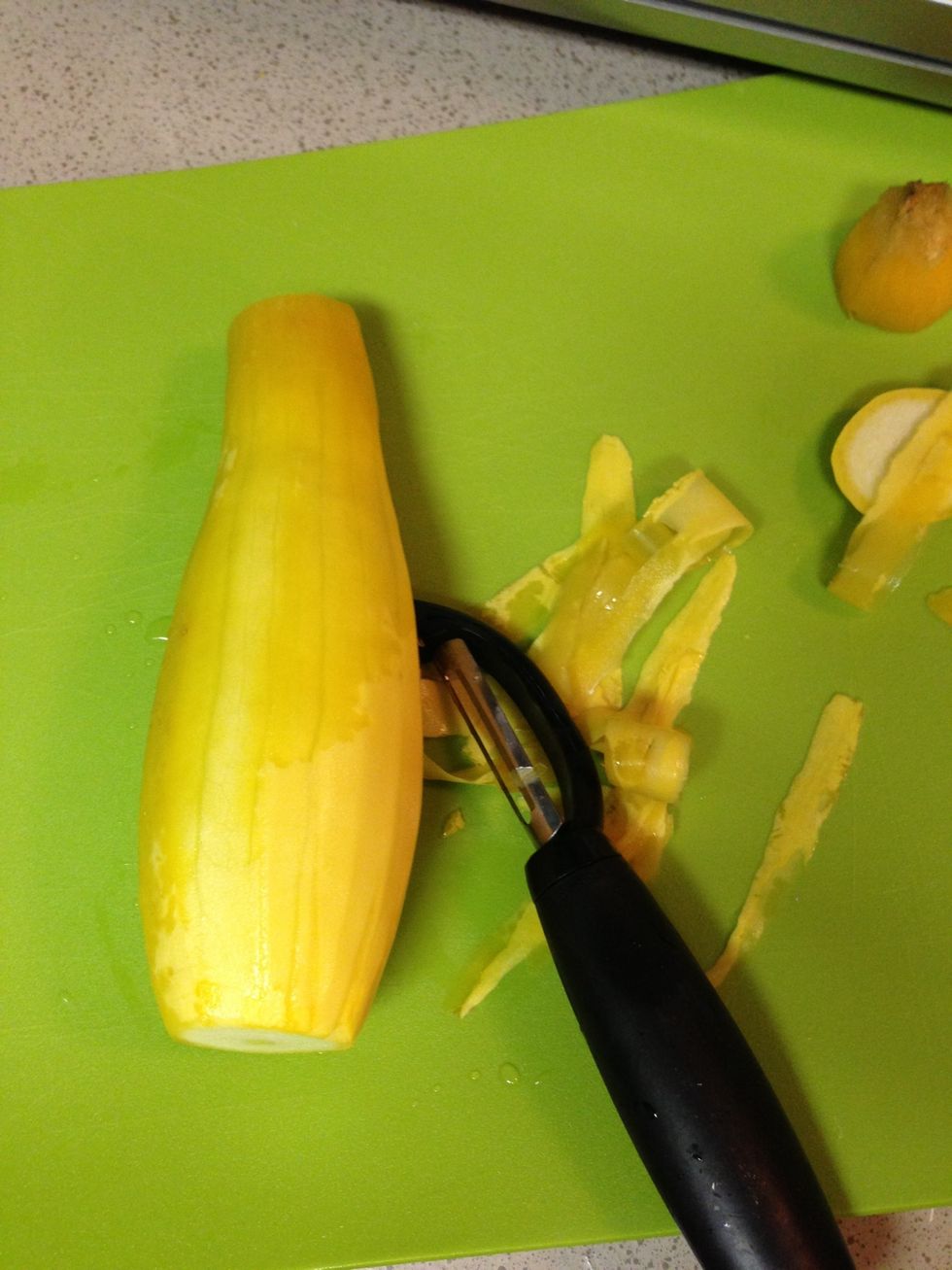 Peel off the zucchini