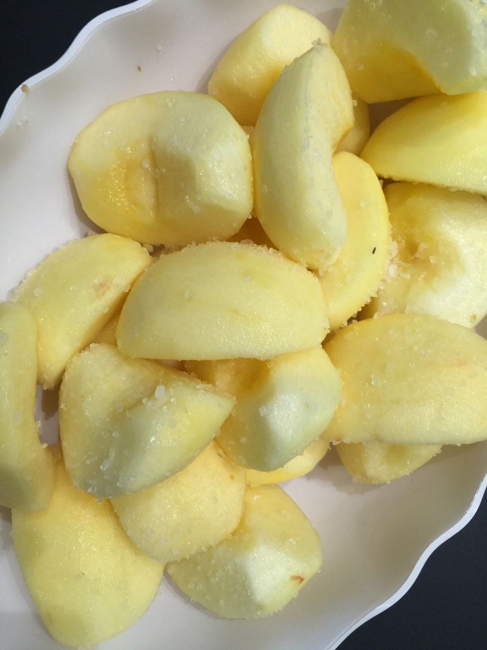 Peel, quarter and core 5 apples. Add salt mix and let stand to drain some of their liquid content
