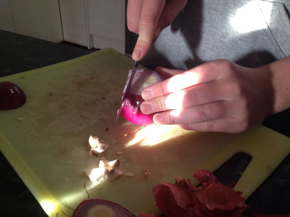 Peel red onion. Slice very thin. Place into bowl