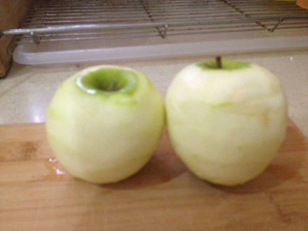 Peel the apples \ud83c\udf4e\ud83c\udf4e