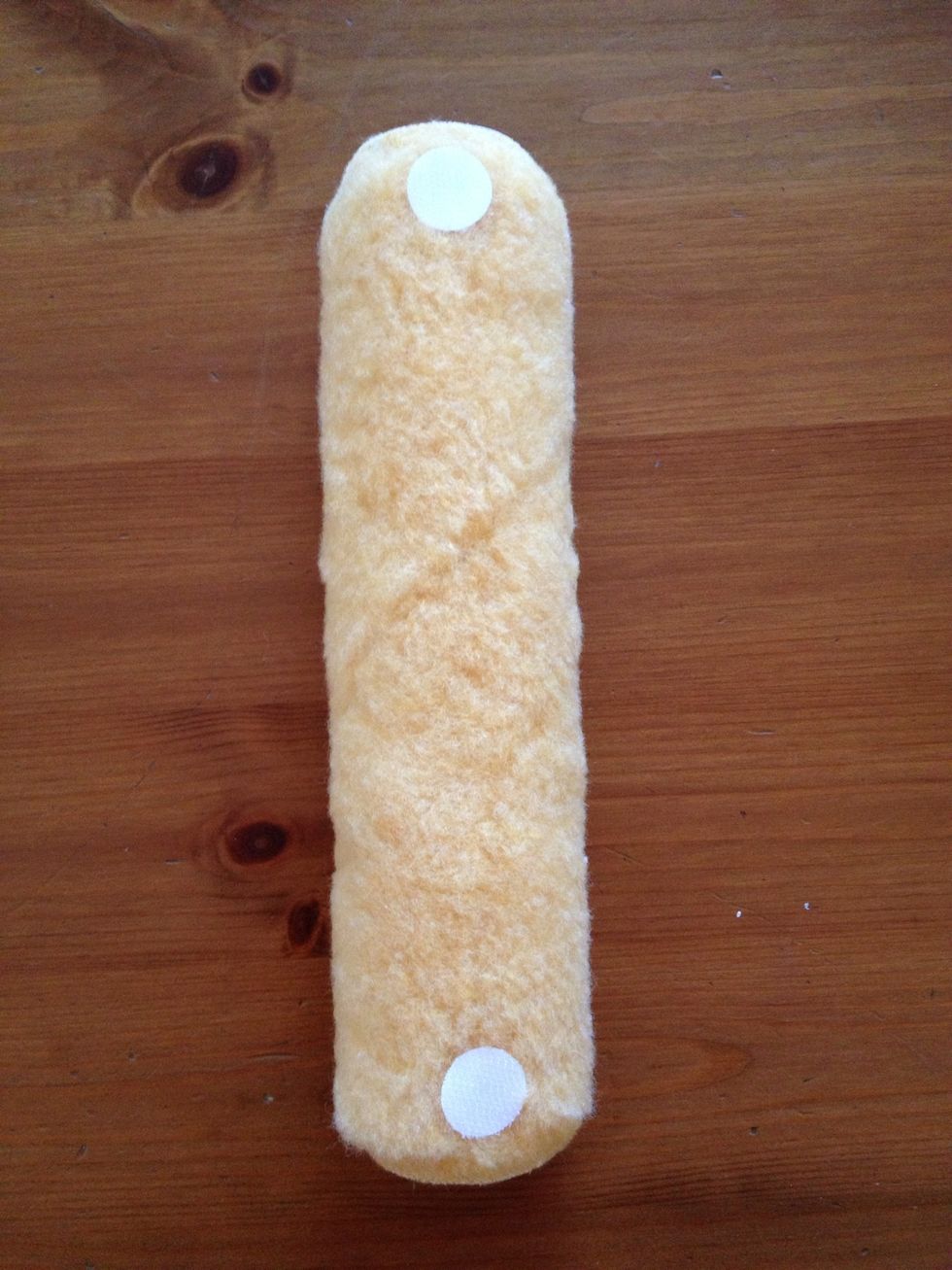 Peel the backing of two hook fasteners, apply glue (from the glue gun) and place them carefully on the paint roller