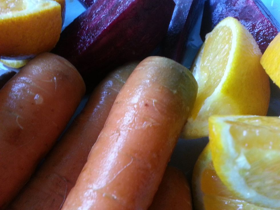 Peel the carrots, beets and oranges. Juice carrots, beets and oranges. (I like a stronger flavour though so I don't peel)