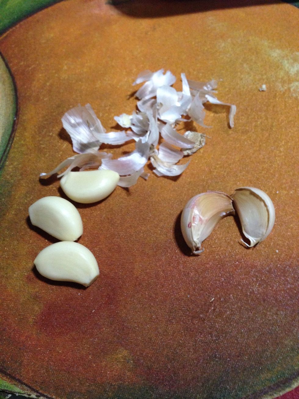 Peel the garlic and smash them