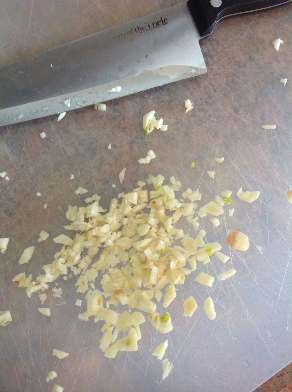 Peel the garlic then carefully using knife mince the 6 cloves of garlic