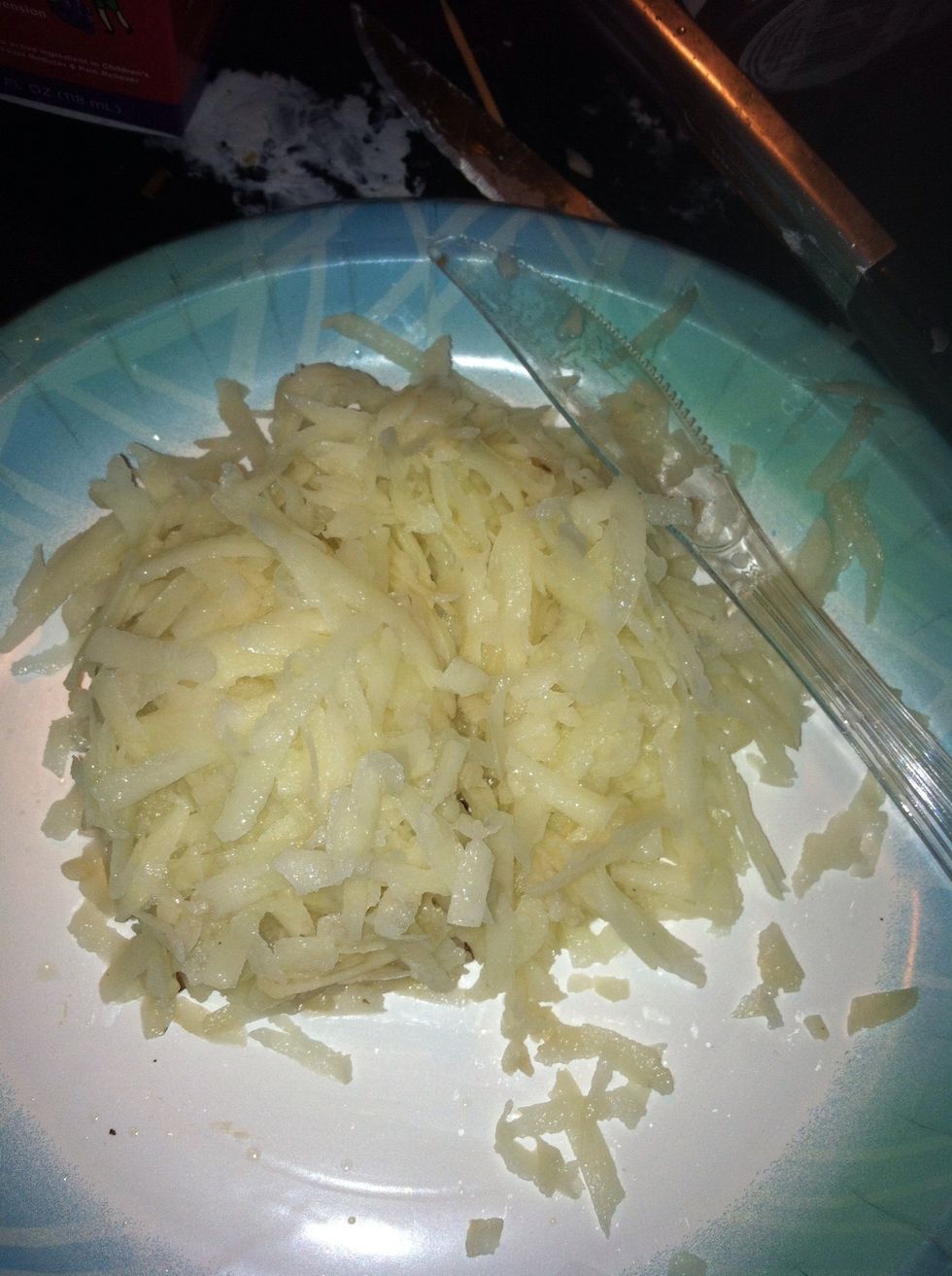 Peel the potato and shred it.