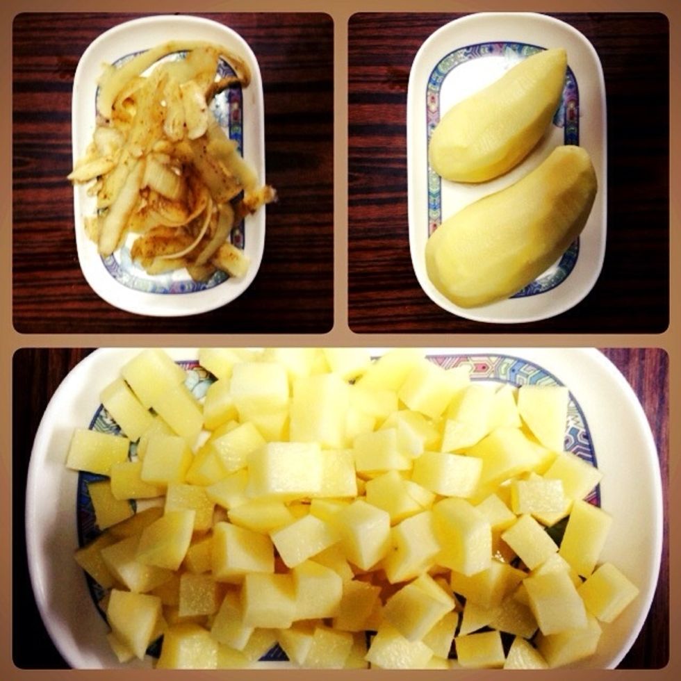 Peel the potatoes and cut then to meduim boxes.