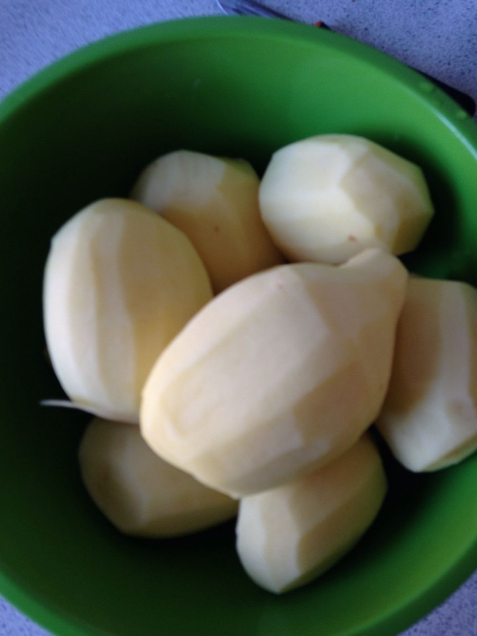 Peel the potatoes. I've peeled 1 kilo here because I'm making a double portion.