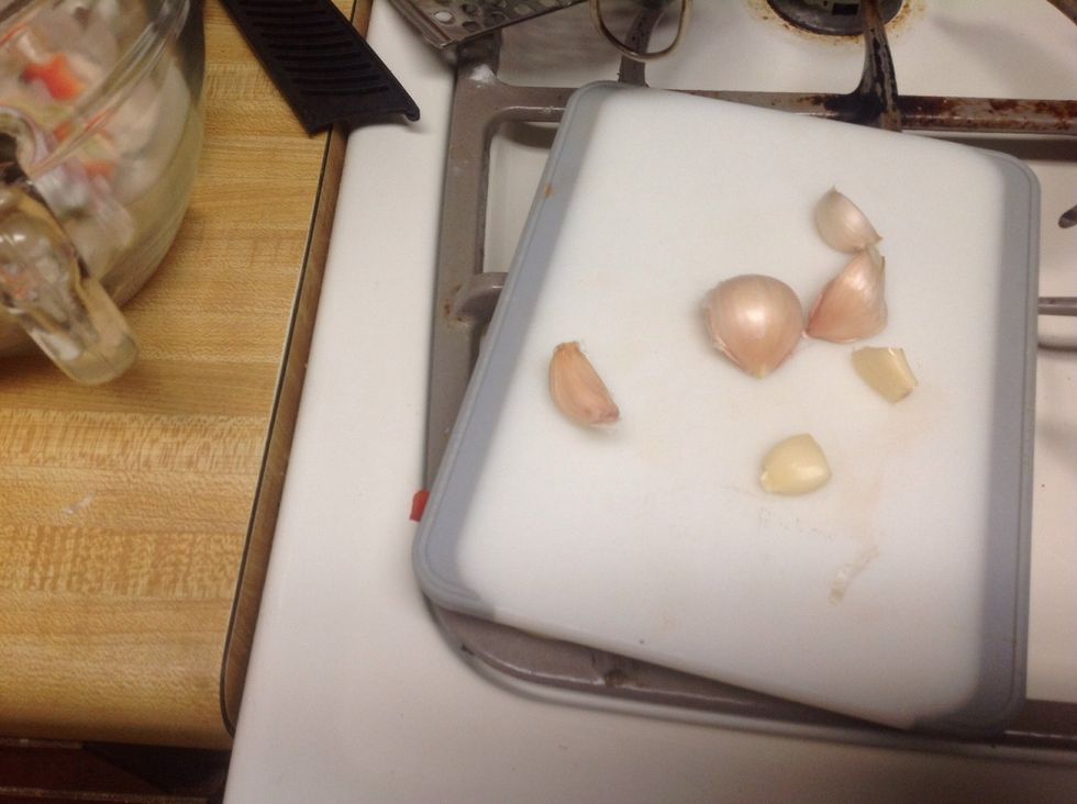 peel up dem garlics!