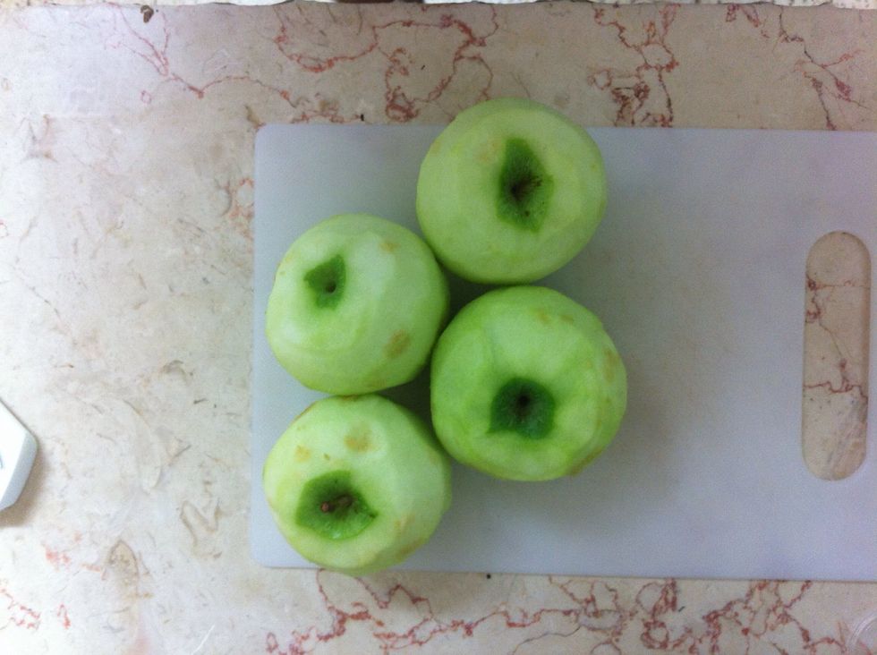 Peel your apples and slice them. The rest of the apples cut to small dice.