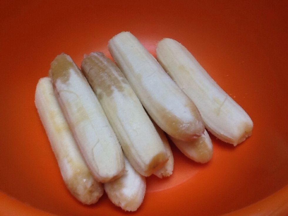 Peel your bananas... 8 bananas make up for 1 bowl :) this should help you a lot