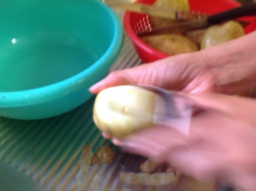 Peels the potatoes skin as shown above.