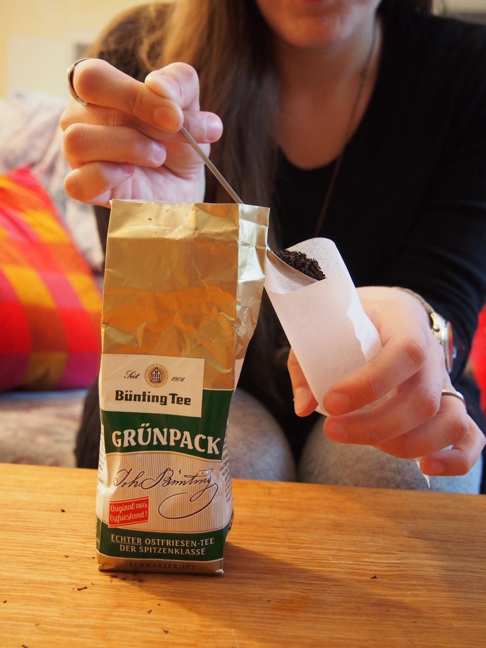 Per each cup, put in the preheated teapot \u00bd teaspoons of tea (it's good to use tea filters for this part!).