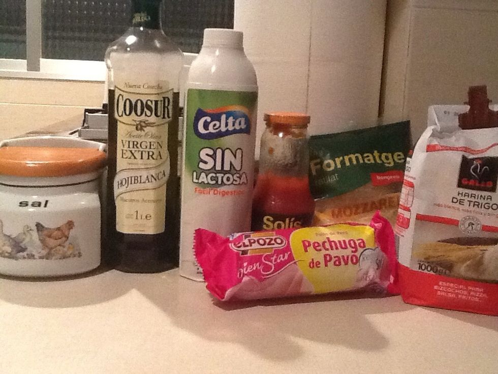 Per fer la pizza necessiteu els seg\u00fcents ingredients: