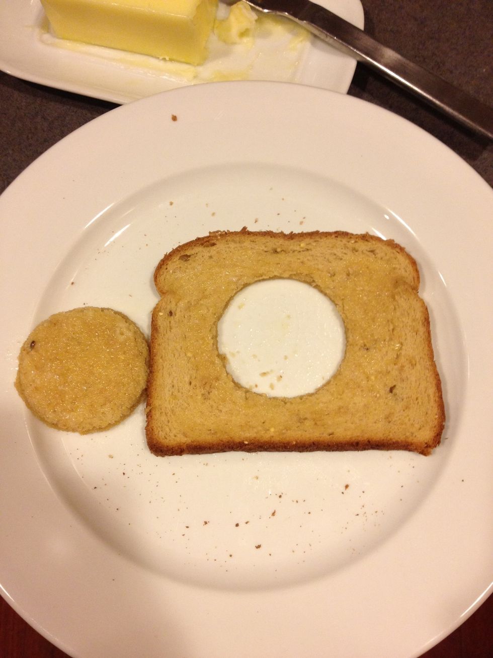Perfect. You can see how there is ample space around the edges. This allows the bread not to break easily.