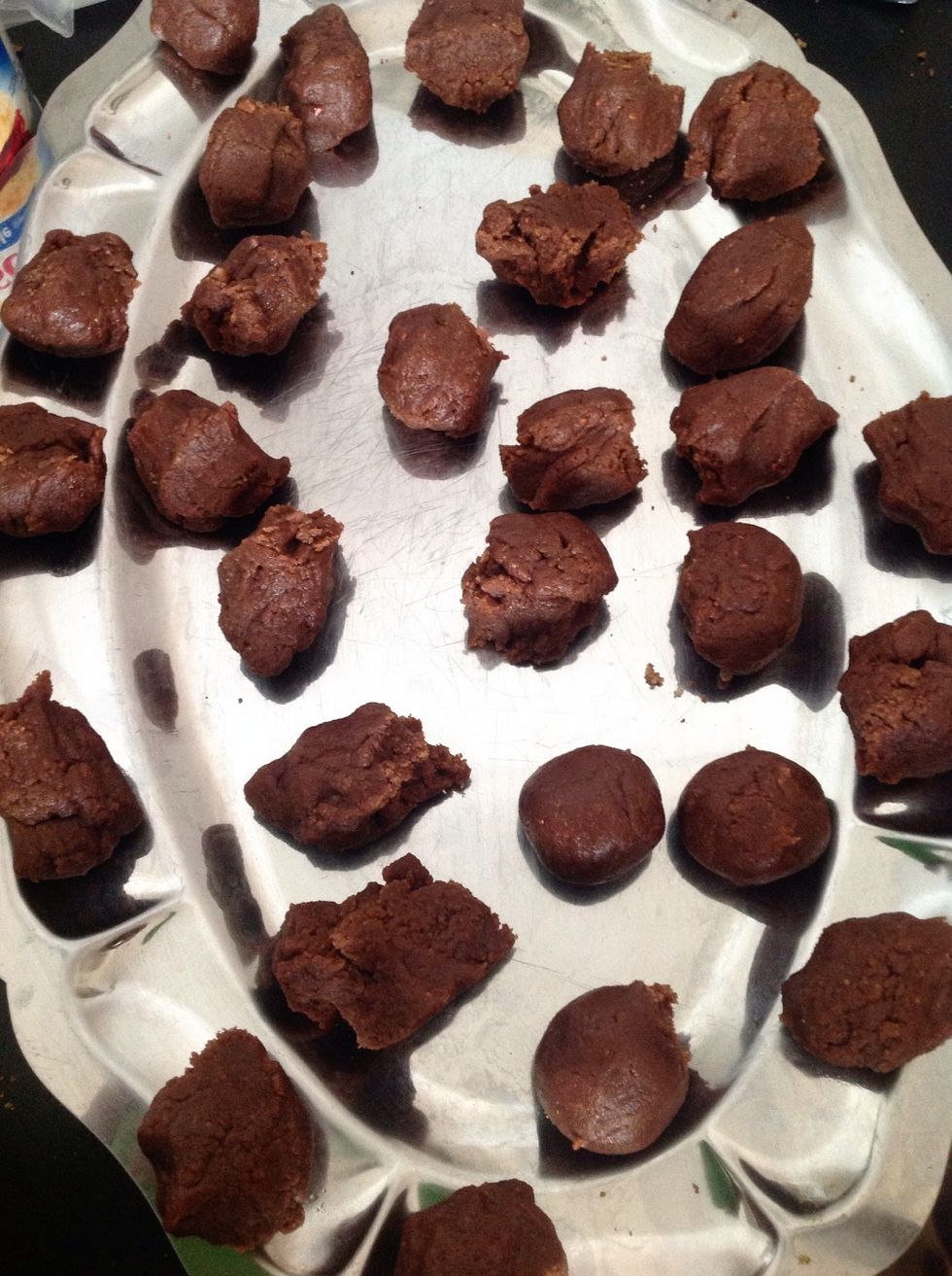 Pesamos en porciones hasta acabar la masa y reservamos.