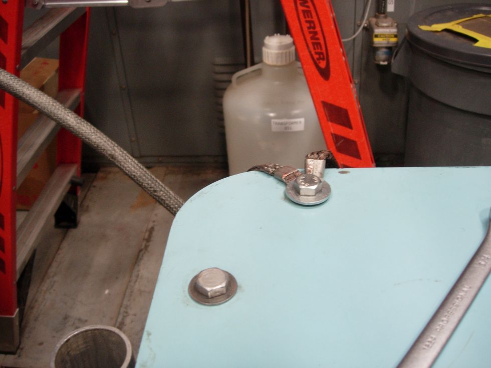 PHOTO SHOWING GROUND CONNECTION BETWEEN MOD TANK AND HI-POTTER