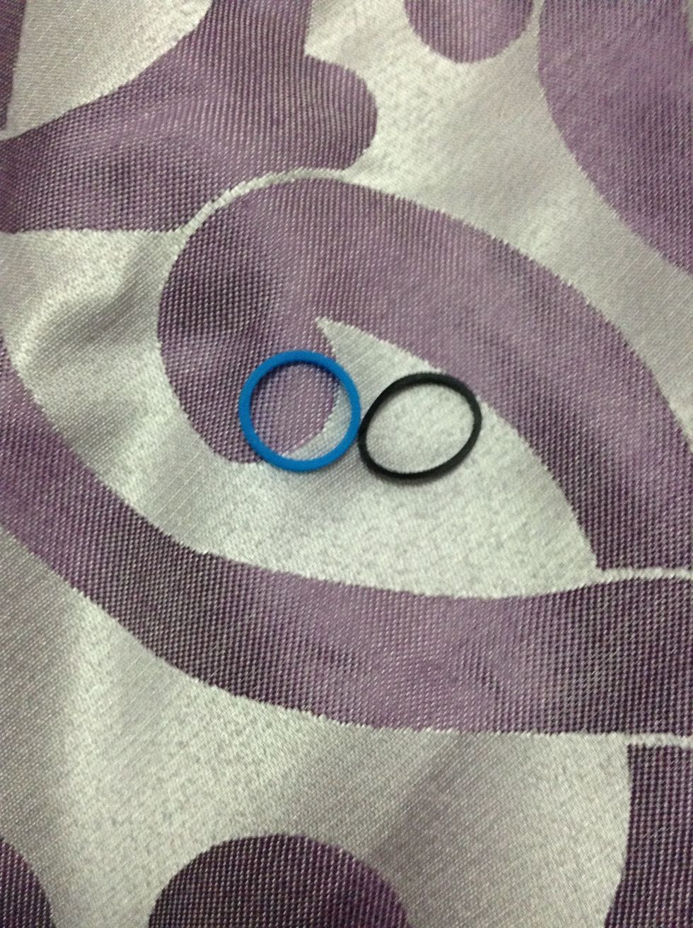 Pick any colour or colours of elastics (I chose black and blue so you can see it)