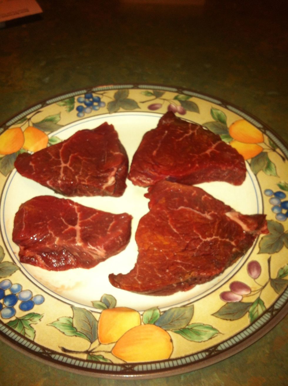 Pick nice small medallions of beef. I love to use veal, the flavor is much more delicate... But I had this beef and I think you'll agree that it looks pretty tasty!