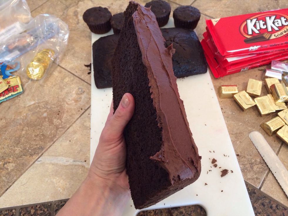 Pick up the loaf cake base and frost the edges with chocolate.