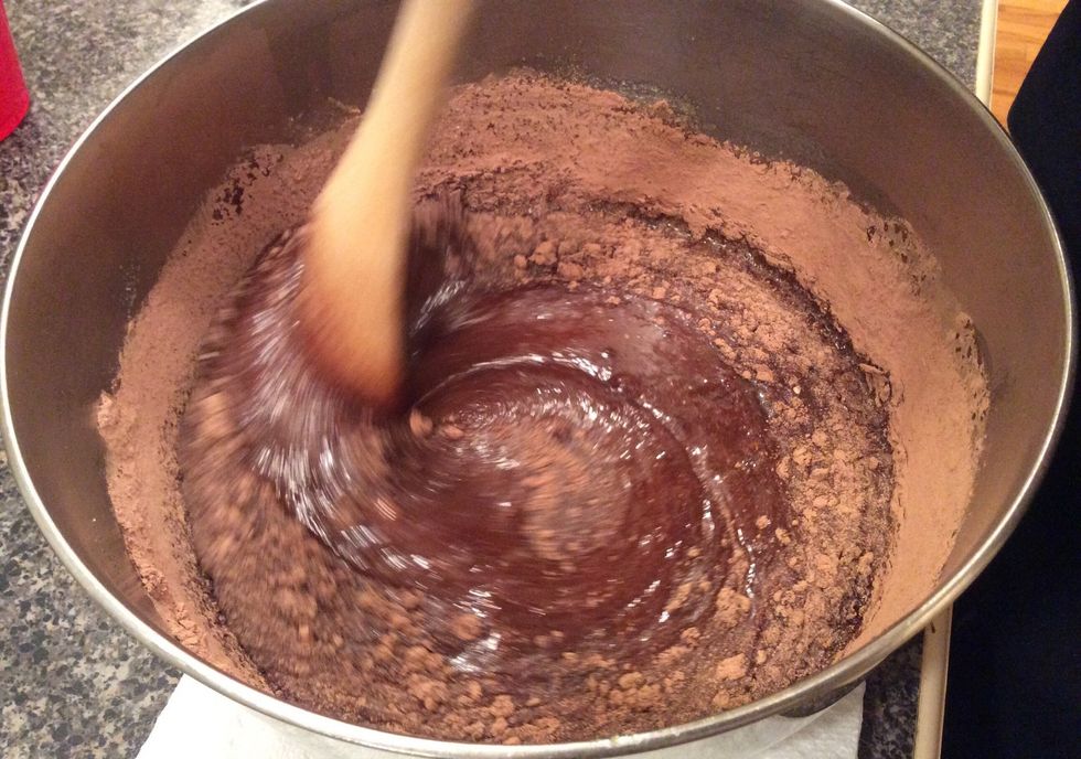 Piece by piece, pour the dry ingredients into the oil/sugar mixture and blend.