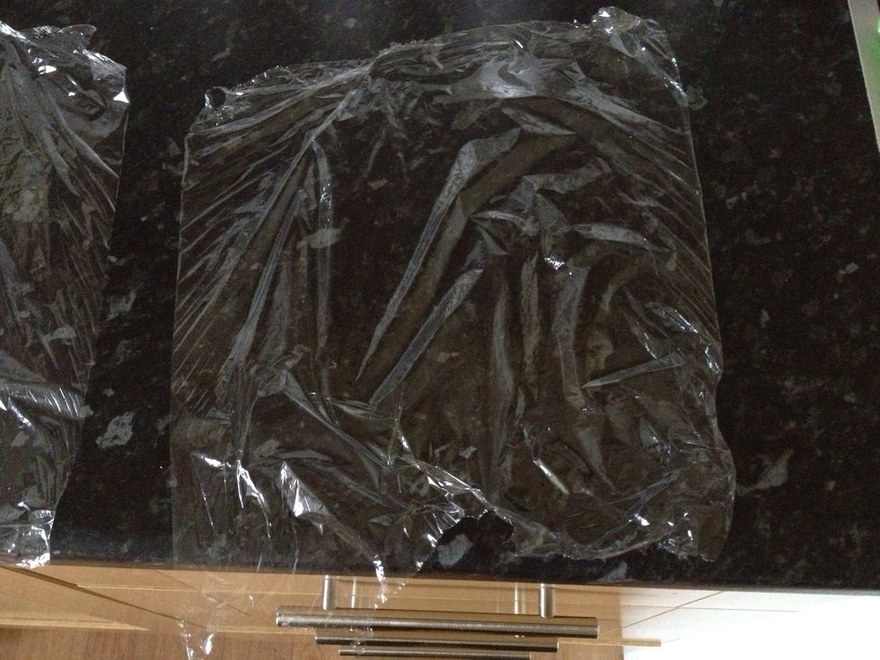 Piece of cling film about 30cm ish