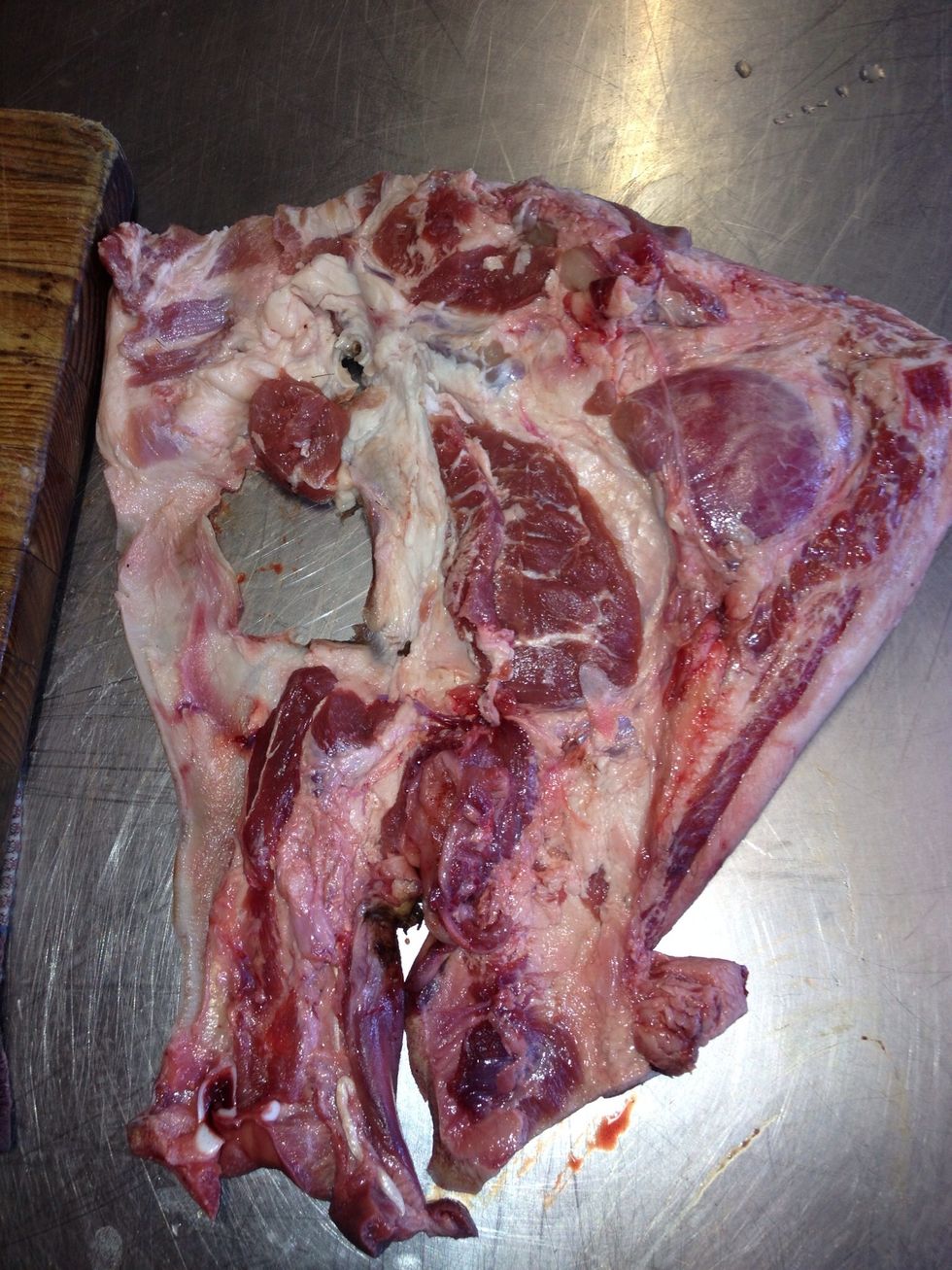 Pig,s heads have 1/3 fat, 1/3 skin and 1/3 flesh, perfect for my next guide!