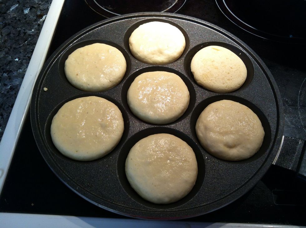 Pikelets should rise indicator to one to flip