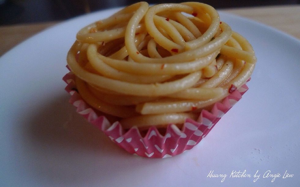 Pile a pasta serving (kid's favourite) into a cupcake liner. Leftover pasta is ideal. Just reheat for next day's lunch. Please access www.huangkitchen.com/spaghetti-aglio-e-olio for my pasta recipe.