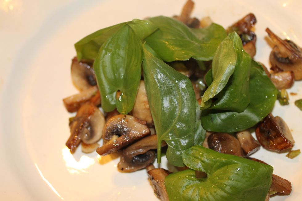 Pile the mushrooms on a plate, top with your rinsed deer heart greens.
