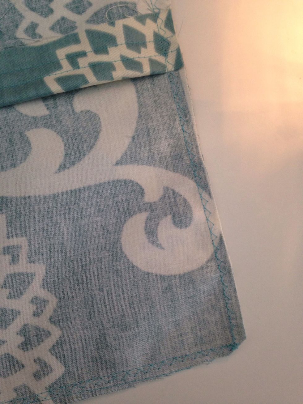 Pin, sew the seams with a 1/2" allowance and finish the edge. I just used a zigzag to finish because I'm lazy. Clip your corners.