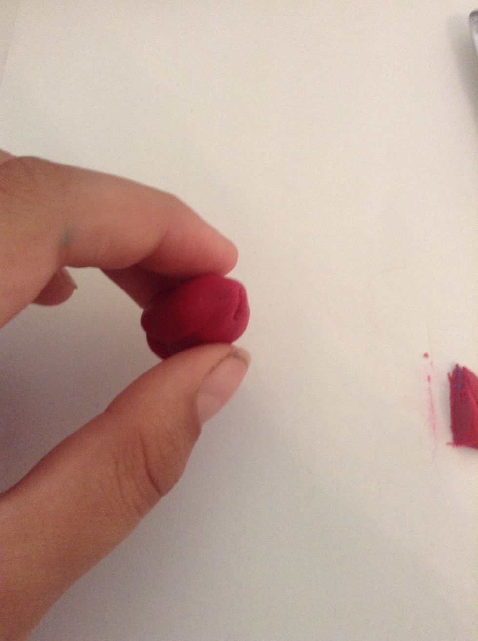 Pinch the end of the flower that was cut with the knife.