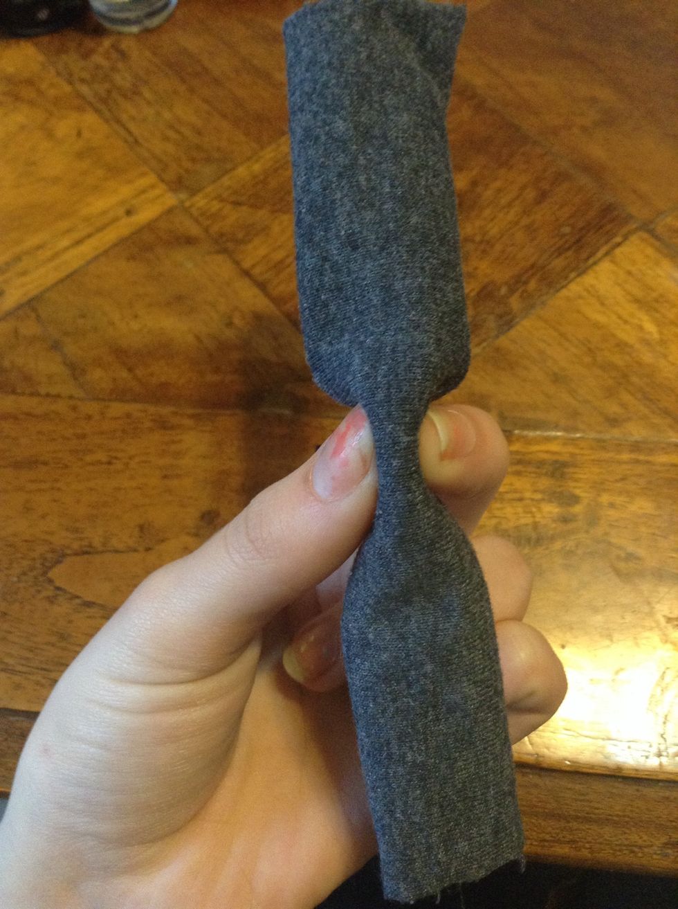 Pinch the mountain and remove your index finger