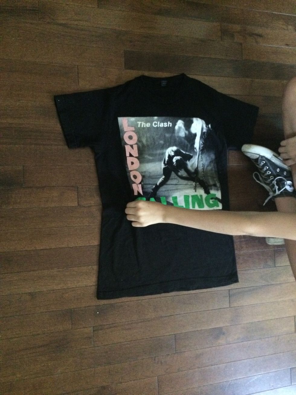 Pinch the shirt in the middle about an inch or 2 from the side