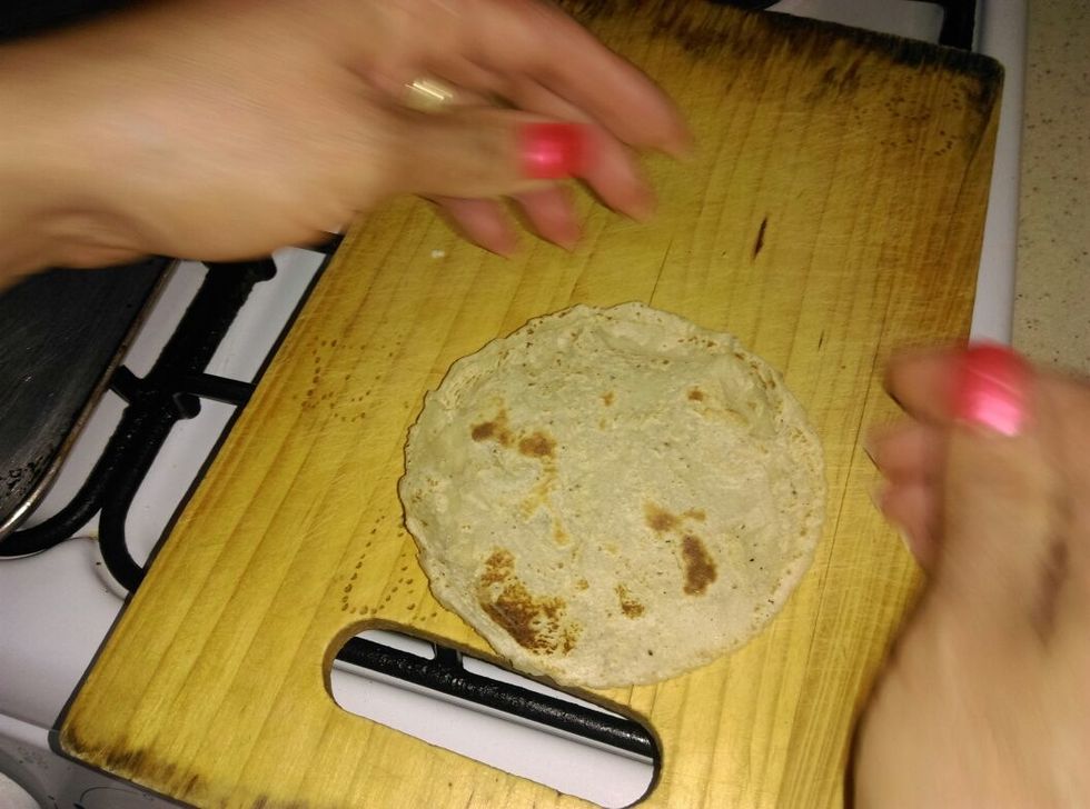 Pinch the tortilla until you have the form like a pizza