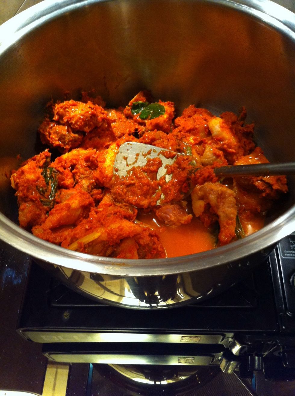 pindahkan ke panci supaya bisa dipanaskan dgn api kecil dan ditutup