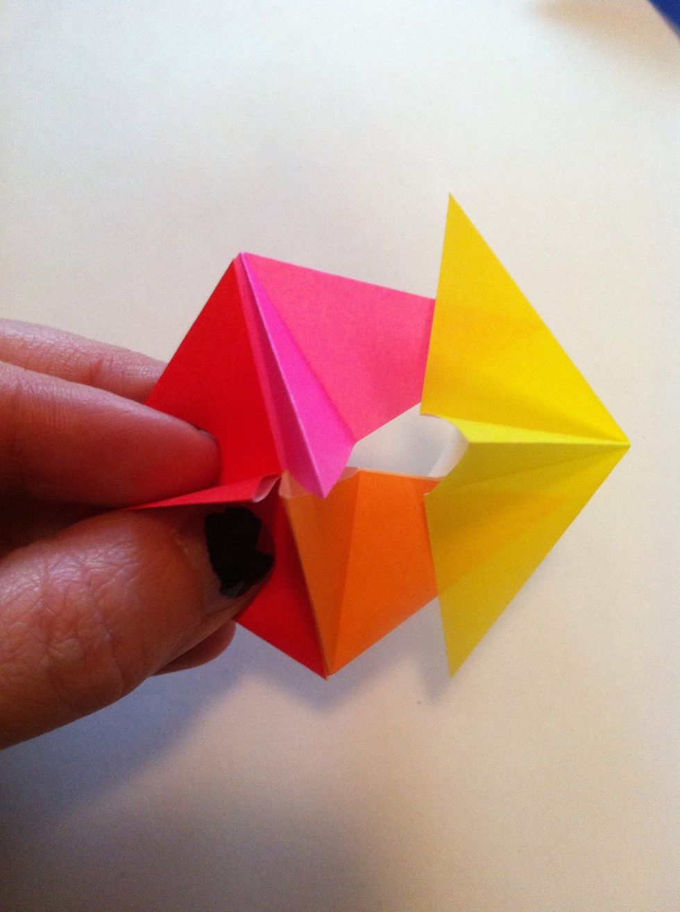 Pink & orange have tips being inserted into pockets of yellow because opposite is also tips. You can see pink & orange will now only have pockets left.