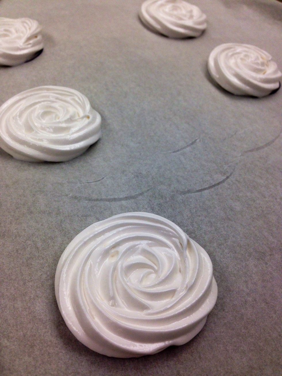 Pipe circles with meringue