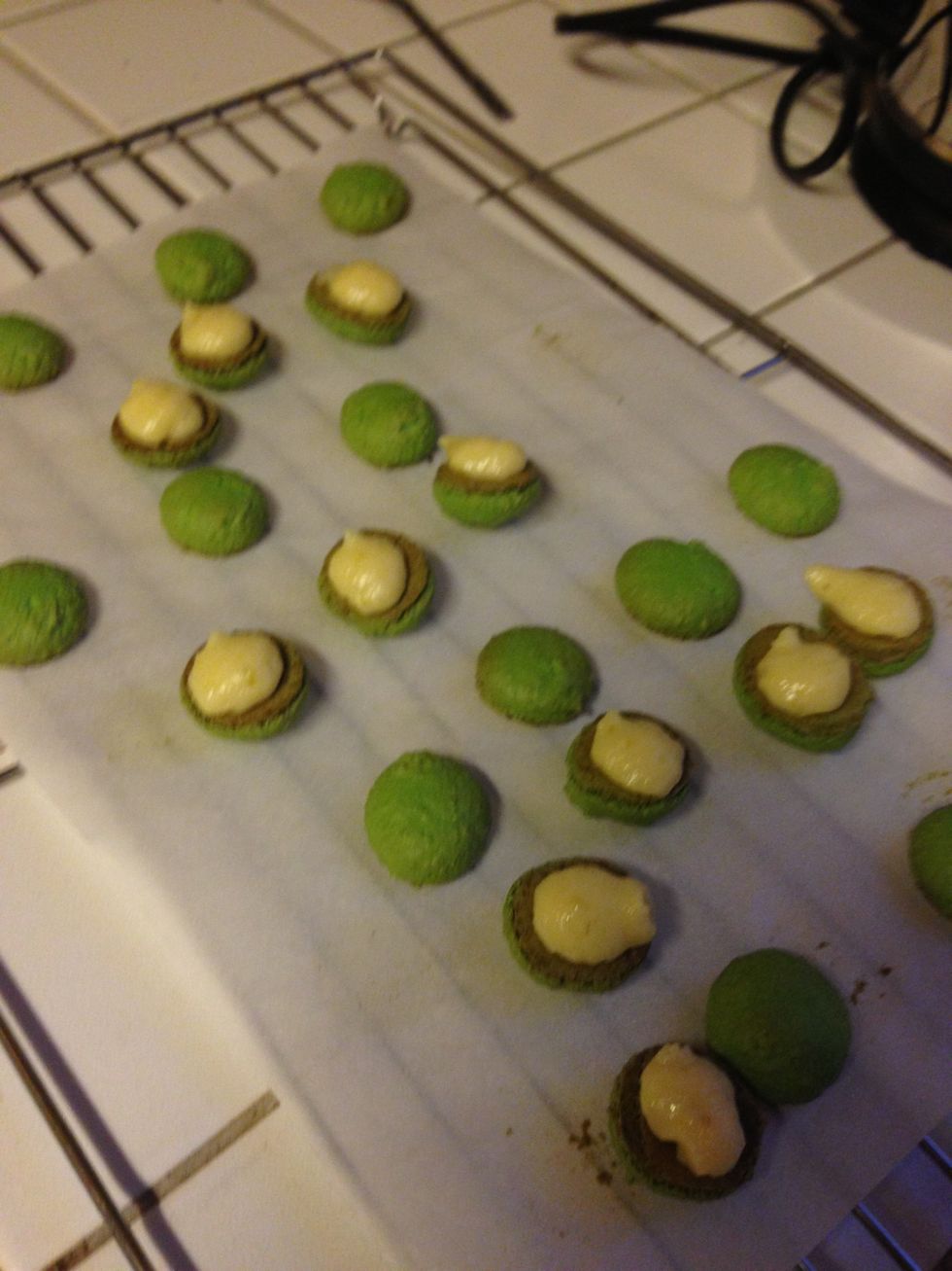 Pipe filling on top of the flipped cookies