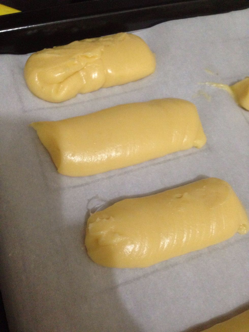 Pipe the dough on parchment-lined baking tray. Then glaze them with egg wash (egg wash: beat 1 egg with 2tbps of milk)