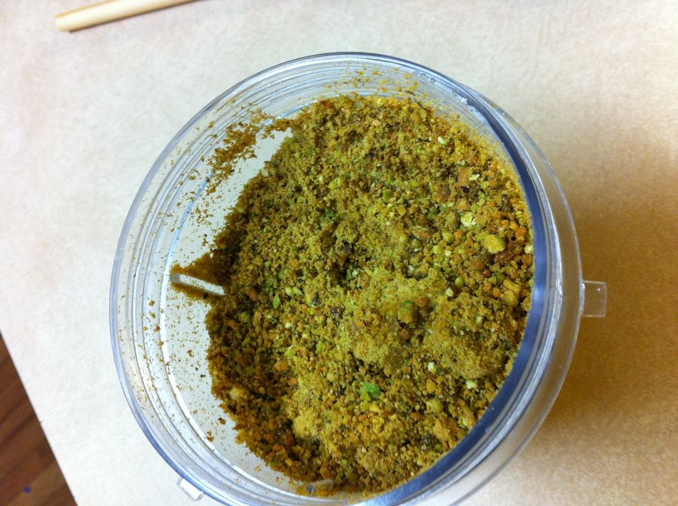 pistachios grind.