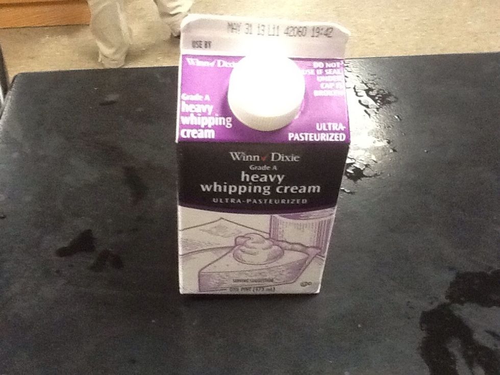 Place 1/2 cup of whipping cream in the Quart size bag.