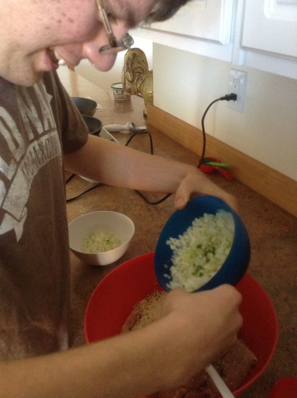 Place 1/2 of the onion in the bowl.