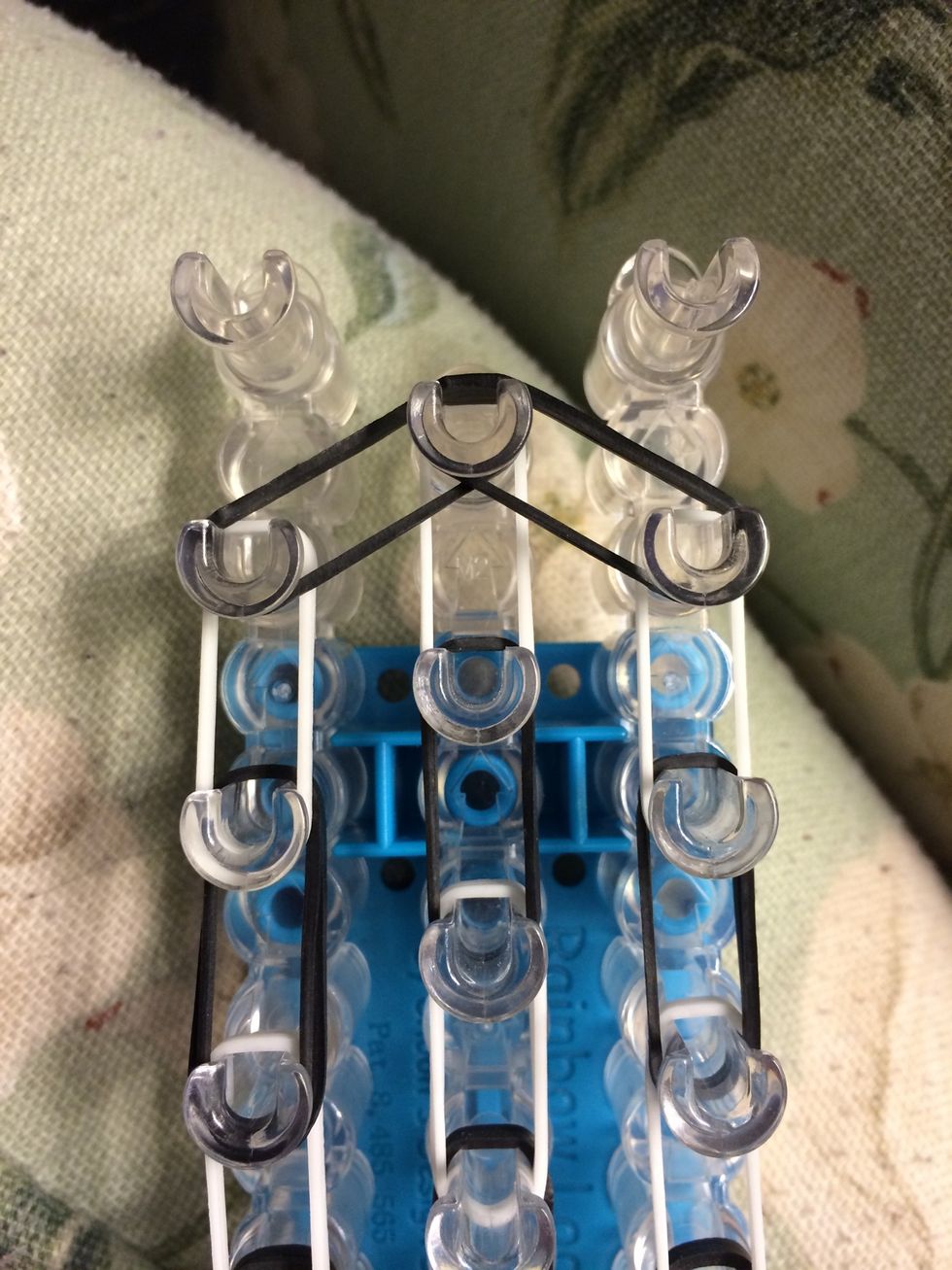 Place 2 black bands from the left to the center and from the right to the center