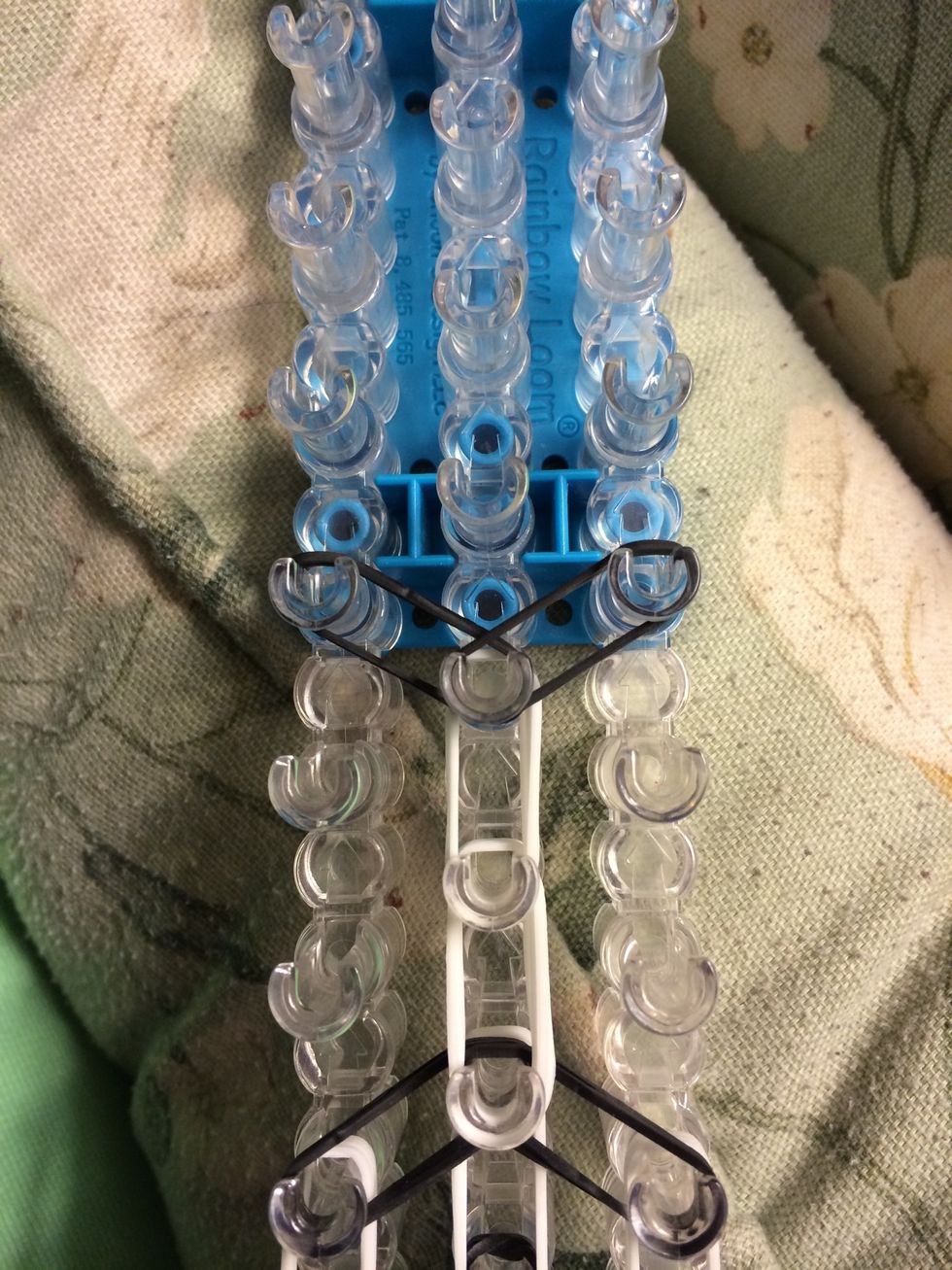 Place 2 black bands to the left and 2 to the right. We will be using 2 bands on each placement