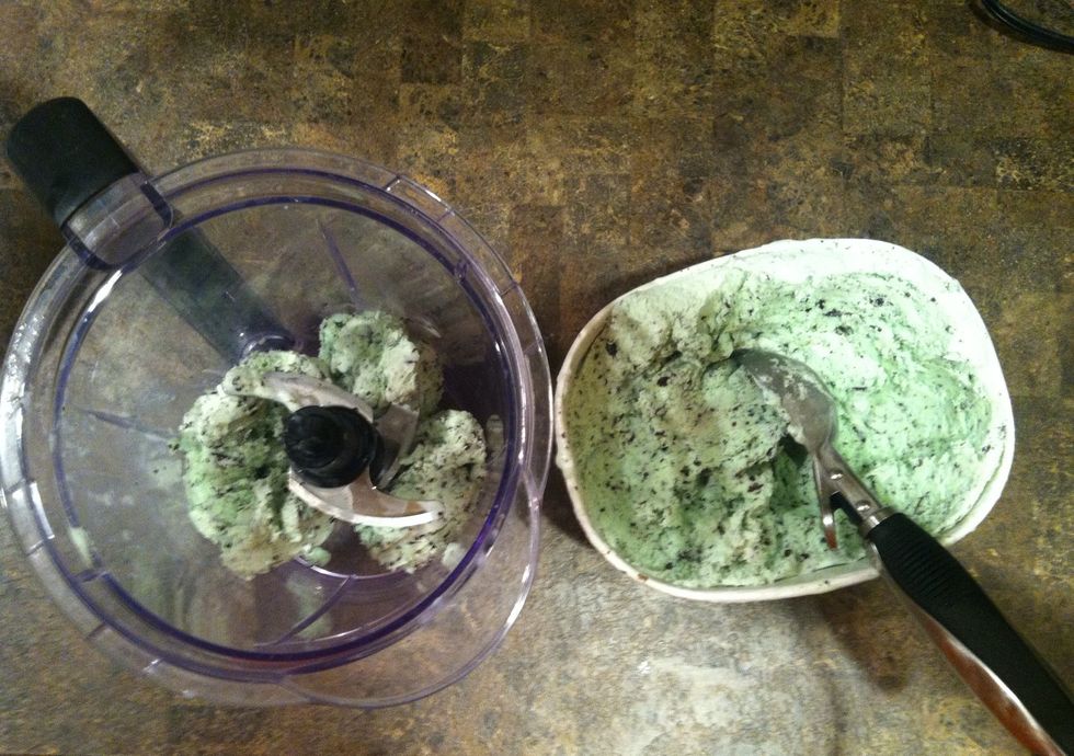 Place 3 scoops of ice cream into the blender.