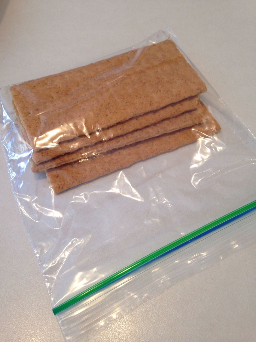 Place 4 graham crackers in a ziplock bag.