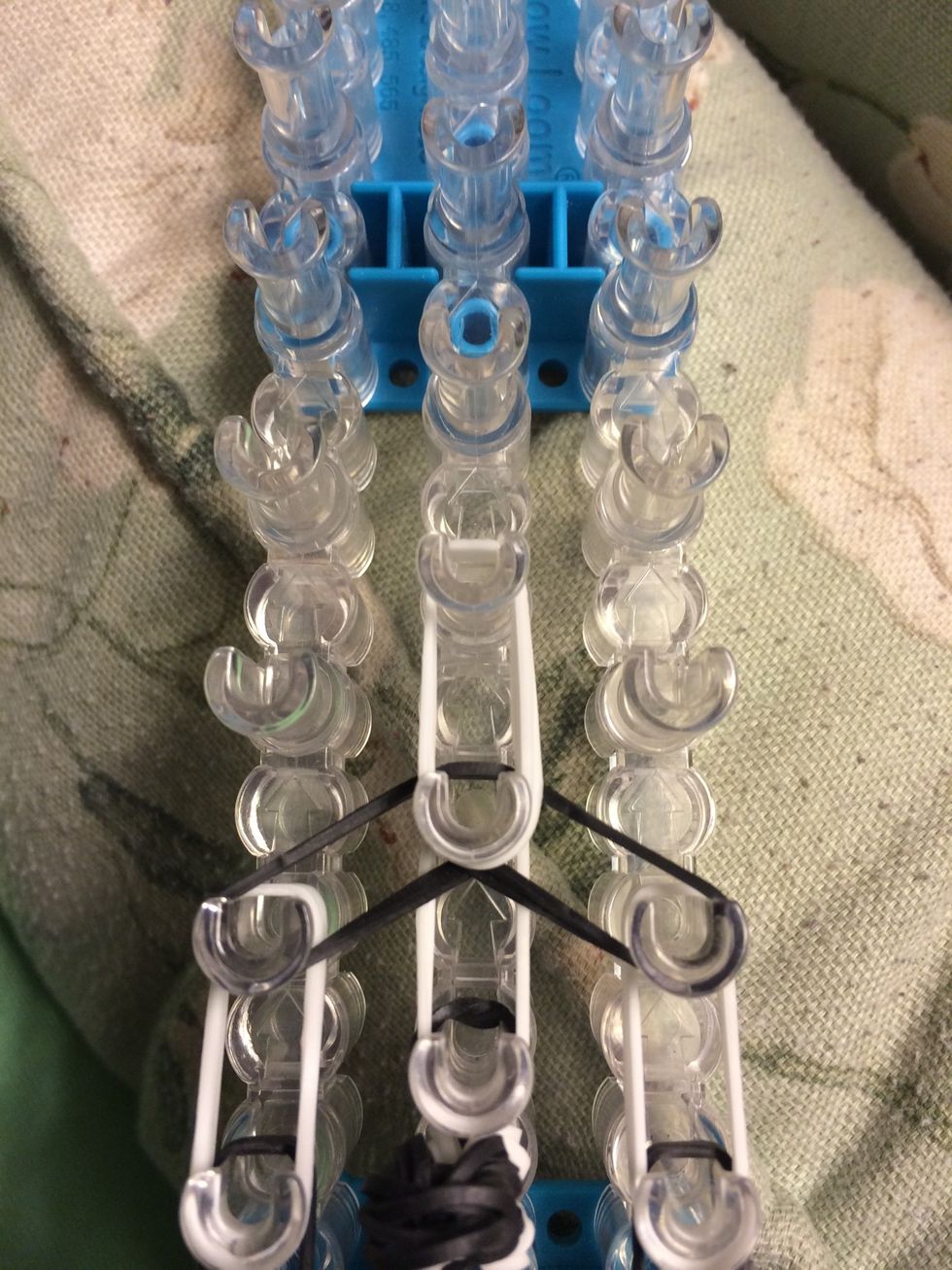 Place 4 white bands in the middle