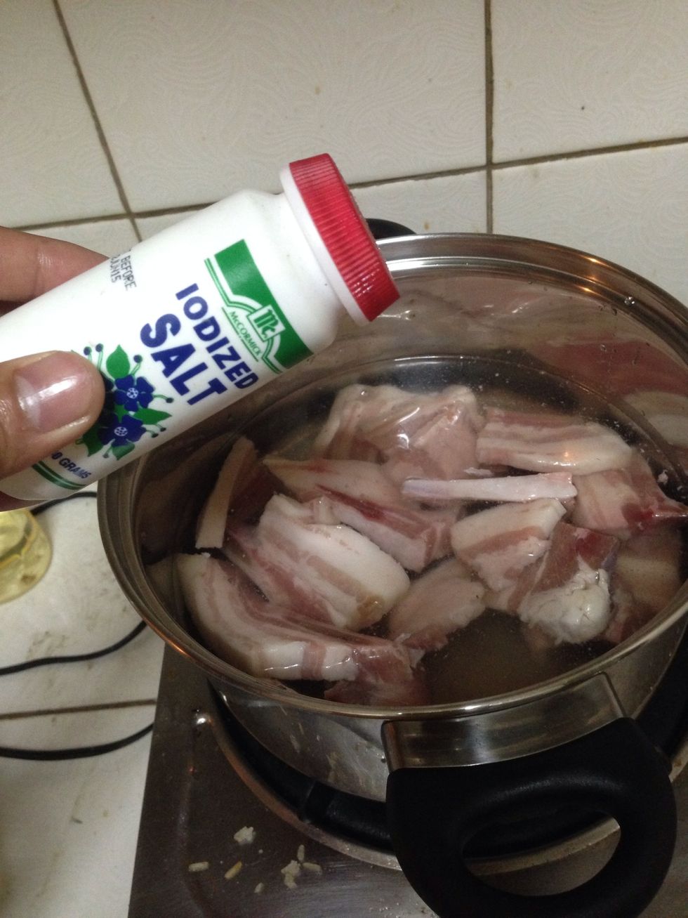 Place 5 to 6 cups of water and salt