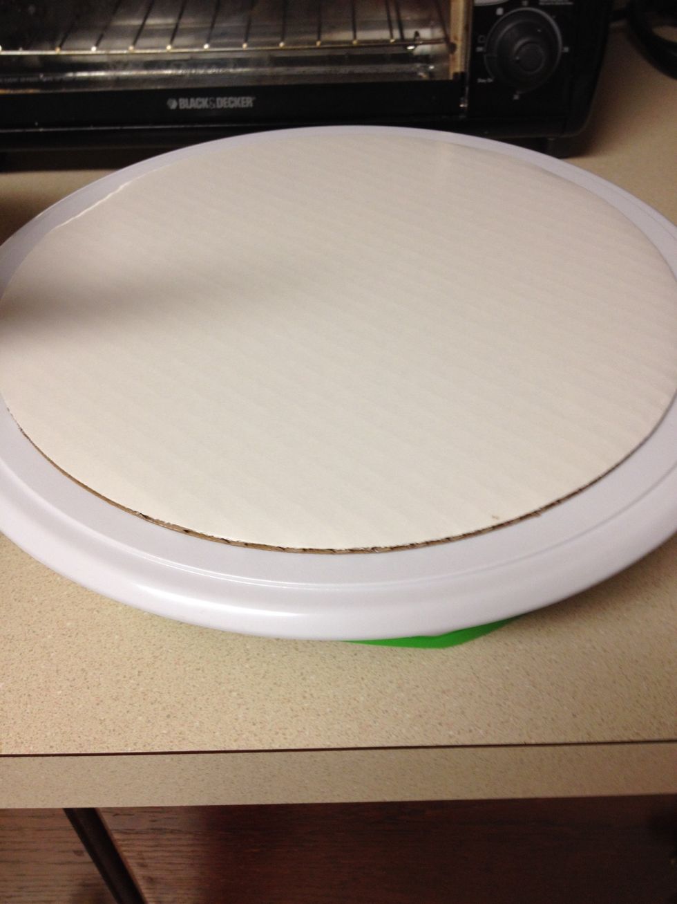 Place a cake base on a cake table