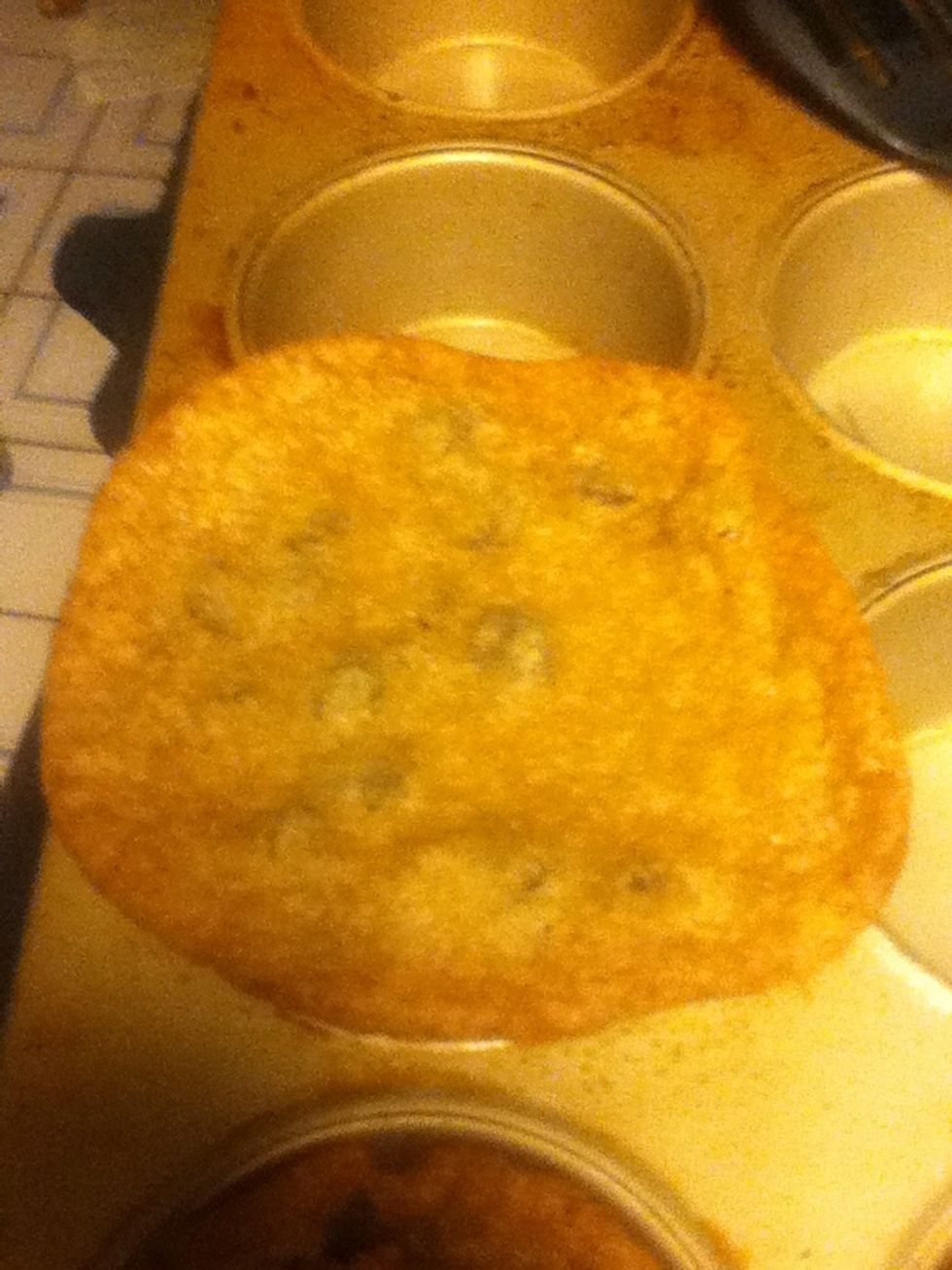 Place a cookie on top of the tin..